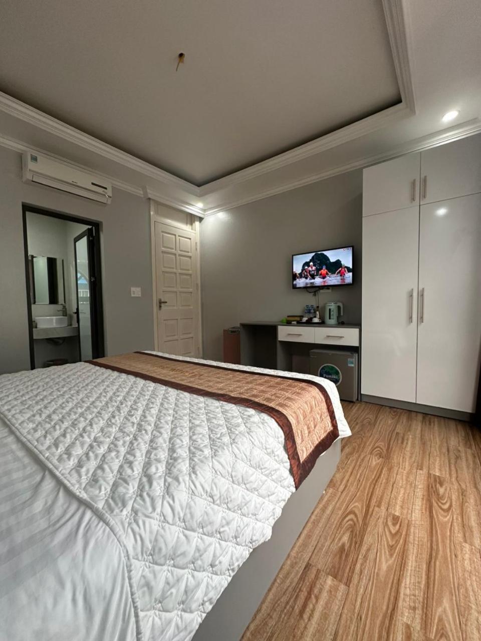 Viet Hoang Hotel Халонг Екстер'єр фото